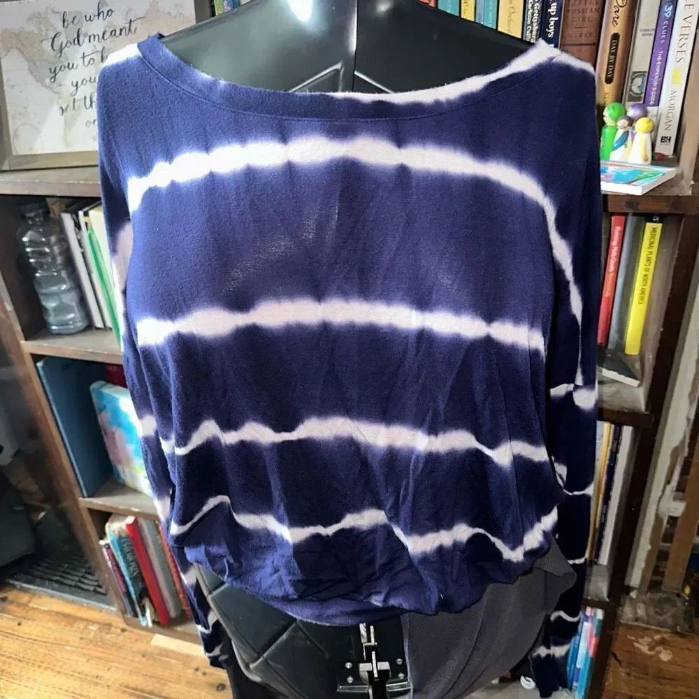 Peyton Jensen blue & white tie dye striped M open back top